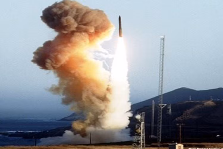 Tên lửa đạn đạo Minuteman III là niềm tự hào của nền công nghiệp quốc phòng Mỹ, là thành quả của 30 năm nghiên cứu và phát triển.