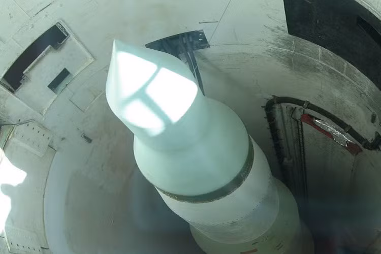 Giai đoạn 1 sử dụng động cơ Thiokol TU-122 (M-55); giai đoạn 2 là động cơ Aerojet-General SR-19-AJ-1, còn giai đoạn 3 sử dụng Aerojet/Thiokol SR73-AJ/TC-1 làm động cơ đẩy.