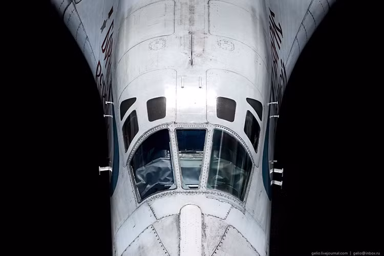 Cho tới nay, Tu-160 đã phục vụ 36 năm trong biên chế Không quân Liên Xô và Nga sau này nhưng nó chỉ được chế tạo khoảng 35 chiếc trong đó có 8 nguyên mẫu thử nghiệm. Còn con số đang hoạt động chỉ khoảng hơn 10 chiếc trong biên chế Không quân Nga. Nguồn ảnh: English Russia.