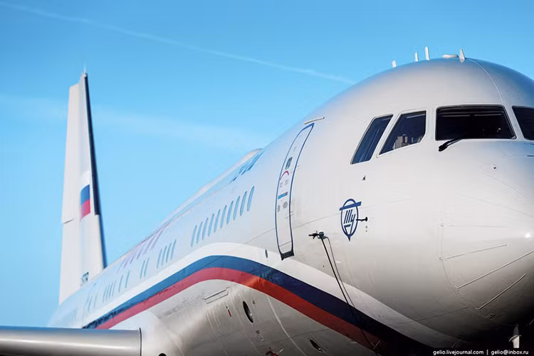 Ngày nay dù sự phát triển của Tupolev không còn được như trước đây nhưng cục thiết kế này vẫn không ngừng vươn lên với các mẫu máy bay thương mại mới, bên cạnh việc giúp Không quân Nga duy trì các biên đội máy bay ném bom già nua hiện tại. Và họ vẫn xứng đáng với danh hiệu cục thiết kế máy bay hàng đầu thế giới. Nguồn ảnh: English Russia.