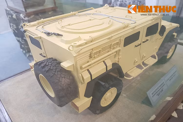 Mẫu xe bọc thép Vitim 4x4 của công ty quốc phòng Minotor Service, Belarus. Vitim được trang bị giáp bọc thép monocoque có khả năng chống lại được các loại đạn bộ binh 7.62mm và kháng các loại thiết bị nổ tự tạo cỡ nhỏ.