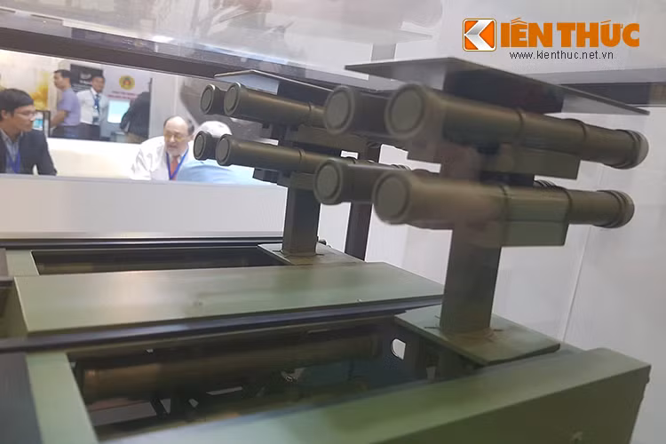 Tổ hợp tên lửa chống tăng tự hành Mosquito với các tên lửa chống tăng dẫn đường Kornet-EM, một trong những dòng sản phẩm chủ lực được Minotor Service giới thiệu lần này.