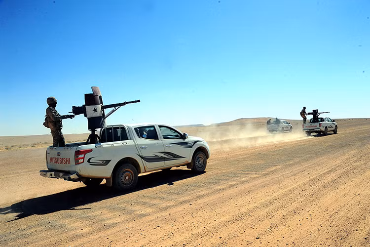 Bởi người Nga nhận ra rằng, dù tỏ ra hiệu quả trên chiến trường nhưng các dòng xe pickup dân sự vẫn không thể sánh được với các dòng xe quân sự chuyên dụng. Chúng vẫn thiếu các điều kiện kỹ thuật cơ bản để có thể hoạt động tốt trên mọi loại điều kiện chiến trường. Nguồn ảnh: Business Insider.