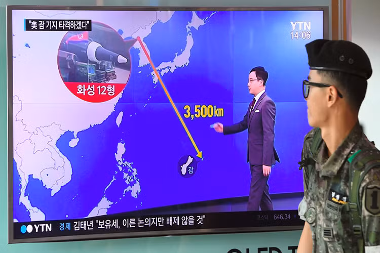 Với những gì đang diễn ra, cùng tuyên bố của hai bên căng thẳng trên Bán đảo Triều Tiên đang nóng hơn bao giờ hết khi các bên đều đe dọa sẵn sàng sử dụng vũ lực. Thậm chí hôm 9/8 phía Triều Tiên còn tuyên bố sẽ sẵn sàng tấn công các căn cứ quân sự Mỹ ở Guam nếu như Washington tiếp tục có những hành đồng khiêu khích Bình Nhưỡng. Nguồn ảnh: forocoches.com.