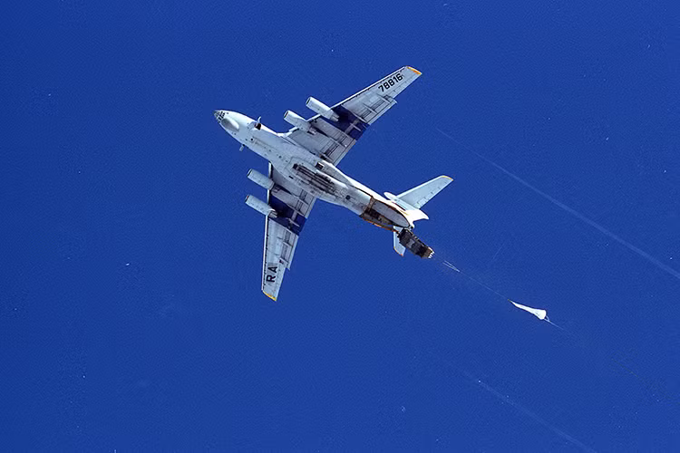 Hạn chế duy nhất của VDV hiện tại có lẽ là việc họ thiếu máy bay chuyên dụng, khi phải phụ thuộc khá nhiều vào các đơn vị vận tải không quân dẫn đến thiếu khả năng cơ động trong tác chiến. Đây là điều tất yếu khi số lượng máy bay vận tải của Không quân Nga có hạn. Nguồn ảnh: nevsepic.com.