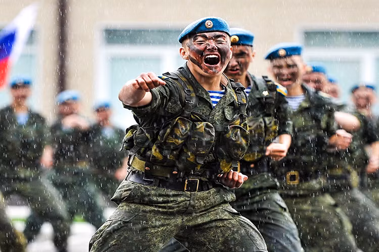 Cách hoạt động của VDV có phần giống phương châm hoạt động của họ: “Không ai ngoại trừ chúng tôi”, khi lực lượng này luôn đi đầu trong mọi chiến tuyến. Nguồn ảnh: topwar.ru.