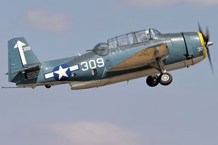 Máy bay bắt đầu co càng.Nguồn ảnh: Buckel-Fisher.