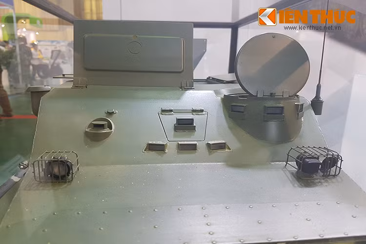 Nếu vẫn giữ nguyên thiết kế, BTR-50PKM được bọc giáp thép dày 13mm ở mặt trước thân, 10mm ở hai bên hông, 10mm ở nóc xe và 7mm ở đuôi xe. Còn ệ thống vũ khí đi kèm theo xe thường là súng máy hạng nhẹ hoặc được cải biên với pháo phòng không 23mm.