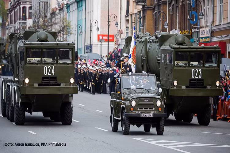 Tên lửa có độ cao hành trình từ 100-400m, hoặc có thể bay cao từ 4.000-7.000m trong trường hợp dùng radar của tên lửa để dẫn đường cho các tên lửa khác. Ở pha cuối tên lửa hạ thấp độ cao xuống dưới 100m trước khi lao đến mục tiêu với tốc độ siêu âm Mach 1,4. Nguồn ảnh: bastion-opk.