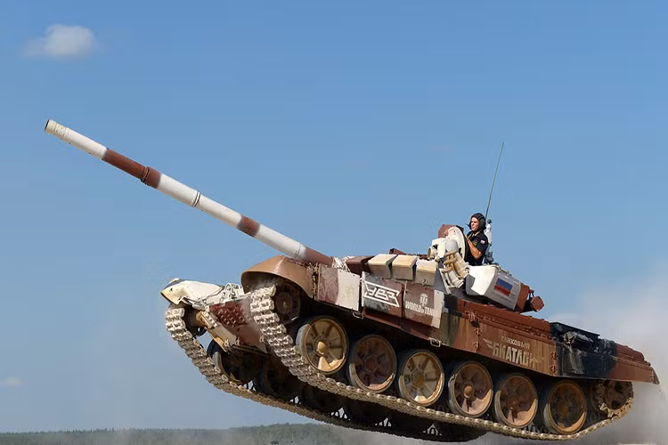 Tính tới thời điểm hiện tại T-72B3M là biến thể T-72 hiện đại nhất từng được chế tạo trên thế giới, sức mạnh của nó còn được so sánh với T-90S và có phần lấn lướt cả T-90A đời đầu. Với Uralvagonzavod (UVZ), T-72B3M là giới hạn cuối cùng dành cho dòng xe tăng huyền thoại T-72 khi vòng đời của chúng đã ngót ngét gần 50 năm. Nguồn ảnh: