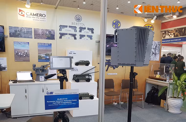 Gian trưng bày kết hợp hiếm hoi của Israel Aerospace Industries của Isreal và Camero của SK Group.