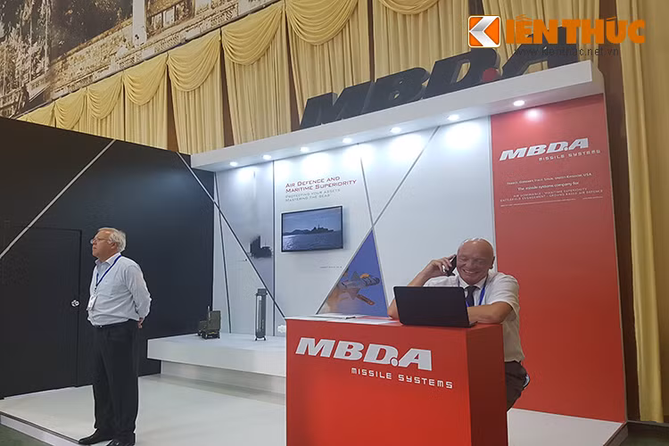 Gian trưng bày dành được sự quan tâm nhiều nhất tại Triển lãm Quốc tế về An ninh 2017 có lẽ là của Tập đoàn quốc phòng MBDA khi công ty này mang đến triển lãm các dòng sản phẩm chủ lực của mình như tên lửa chống hạm Exocet MM40 Block 3, tổ hợp tên lửa phòng không VL MICA và VL MICA-M.