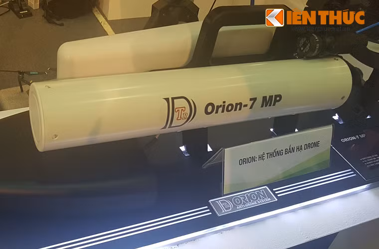 Một mẫu thiết bị bắn hạ UAV có tên mã Orion-7 MP của công ty công nghệ Tiny Red Dot (TRD), Singapore.