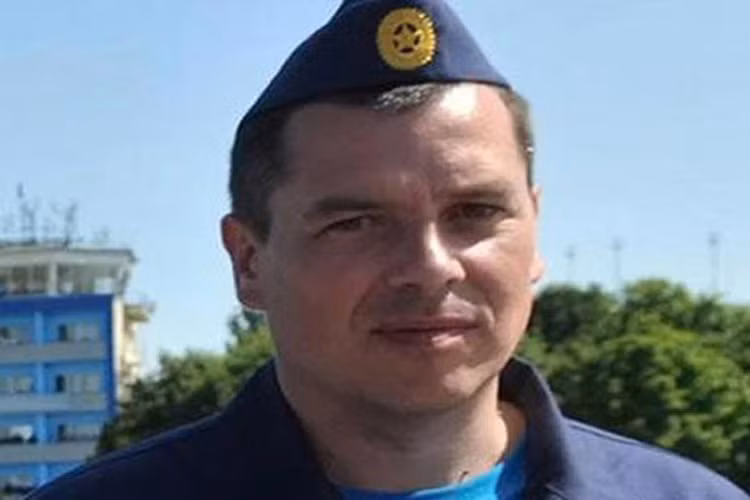 Rất may phi công Konstantin Murakhtin nhảy dù và được cứu sống.