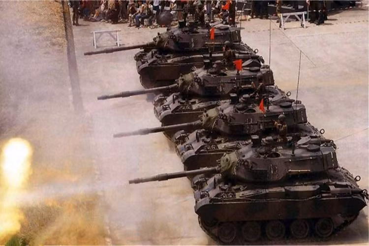 Khi điều kiện trong nước vẫn chưa thể cho phép quân đội ta tái trang bị lại các loại khí tài quân sự đã cũ kỹ, thì việc nâng cấp và tối ưu hóa các loại khí tài hiện có được xem là một giải pháp hiệu quả trong ngắn hạn nhằm đảm bảo khả năng sẵn sàng chiến đấu của quân đội trong tình hình mới. Nguồn ảnh: zona-militar.