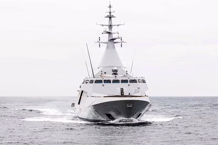 Hệ thống tác chiến chống ngầm của SGPV chỉ ở mức tương đối nếu như không muốn nói là không có khả năng thực chiến cụ thể. Bù lại SGPV lại có khả năng triển khai trực thăng hải quân hạng nặng và UAV trinh sát ngay từ trên tàu. Nguồn ảnh: Pakistan Defence.