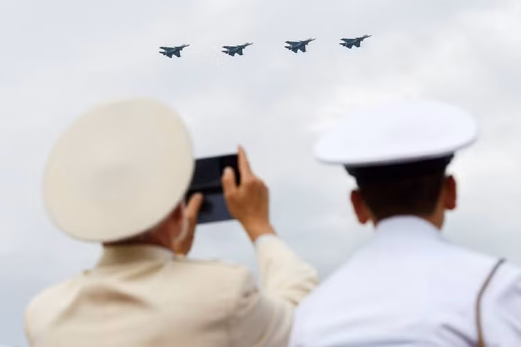 Hiện tại không quân hải quân Nga có hai dòng tiêm kích hiện đại nhất là Su-33 và Su-30 với biên chế hơn 40 chiếc phục vụ trong các đơn không quân chủ lực của hải quân nước này. Nguồn ảnh: Bộ Quốc phòng Nga.