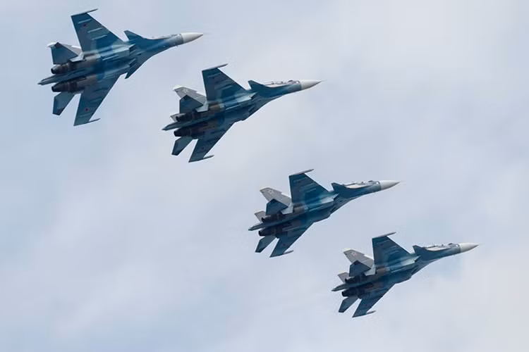 Đại diện cho một lực lượng không quân hải quân hiện đại của Nga chính là phi đội tiêm kích trên hạm Su-33. Nguồn ảnh: Bộ Quốc phòng Nga.