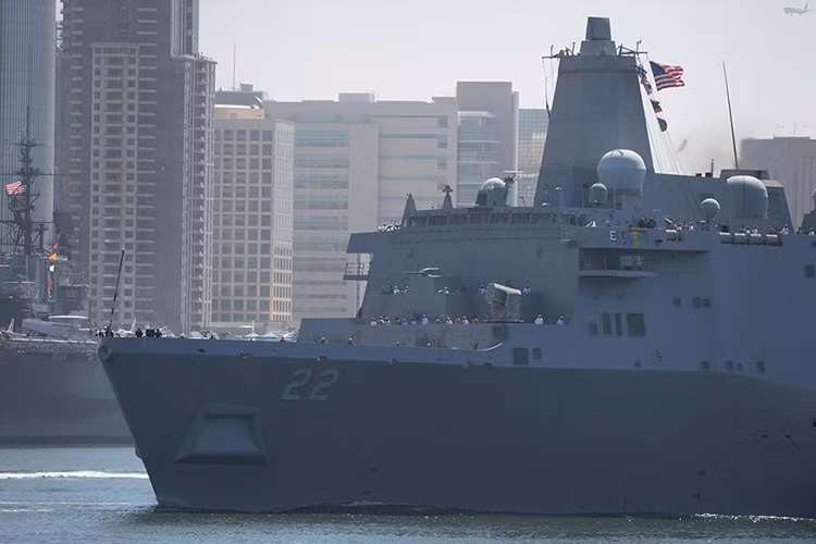 Đại tá Pete Collins, chỉ huy tàu San Diego, cho biết: " Đây là cơ hội đầu tiên để một số thành viên thủy thủ đoàn của chúng tôi hiện thực một trong những khát vọng của nhiều người khi gia nhập Hải quân Mỹ, đó là khám phá thế giới. Các thành viên thủy thủ đoàn và và lực lượng thủy quân lục chiến sẽ có cơ hội tạo ra ấn tượng mạnh mẽ khi đóng vai trò là những đại sứ của Mỹ, đồng thời khám phá những điều mới mẻ và có thời gian vui vẻ khi tìm hiểu về các nền văn hoá và vùng đất khác nhau". Nguồn ảnh: Hải quân Mỹ.