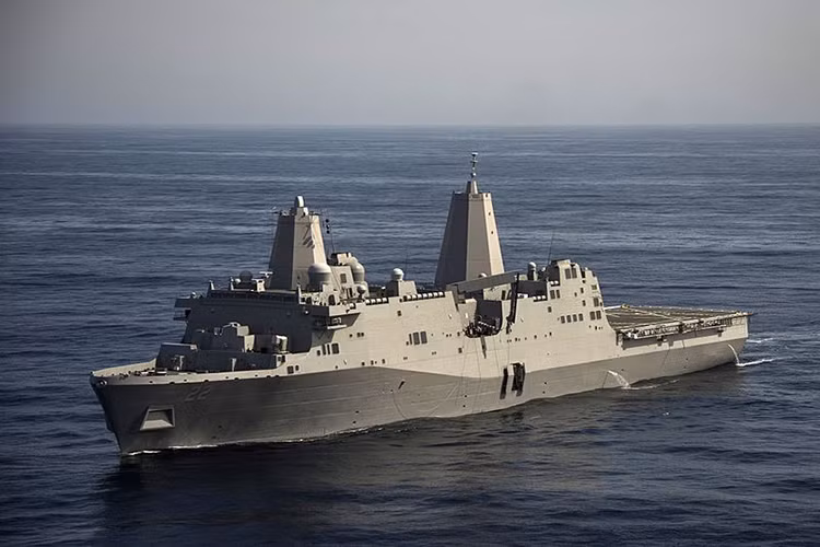 Tàu đổ bộ USS San Diego (LPD 22) là một trong 10 tàu đổ bộ cỡ lớn lớp San Antonio của Hải quân Mỹ, nó được đưa vào biên chế từ năm 2012 và hoạt động chủ yếu tại khu vực Châu Á - Thái Bình Dương. Nguồn ảnh: Wikipedia.