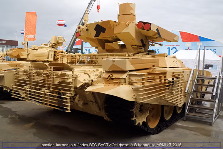 Dù có trọng lượng lên đến 44 tấn nhưng BMPT-72 vẫn có thể di chuyển với vận tốc 60km/h và có tầm hoạt động 500km, tất cả đều là nhờ vào hệ thống động cơ diesel V-84MS hoặc V92S1 có công suất 1.000 mã lựa của nó. Nguồn ảnh: ria.rubastion-karpenko.