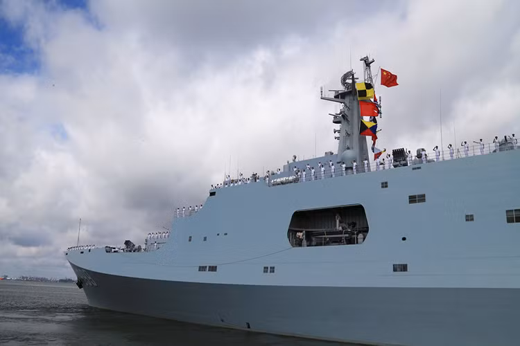 Bên cạnh các bến cảng dành cho các tàu hải quân cỡ lớn, Hải quân Trung Quốc còn xây dựng ở Djibouti các trung tâm huấn luyện dành cho lính thủy đánh bộ, lực lượng tác chiến đặc biệt, trung tâm bảo dưỡng hàng không và các kho bãi hậu cần. Nguồn ảnh: South China Morning Post.