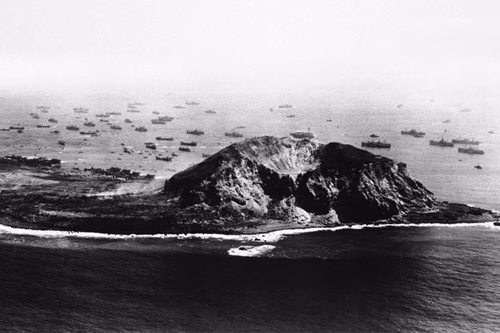 Ngày thứ 5 của cuộc tấn công tổng lực nhằm phá vỡ thế trận kháng cự của quân đội Nhật ở đảo Iwo Jima vào ngày 17/3/1945. Nguồn ảnh: AP.