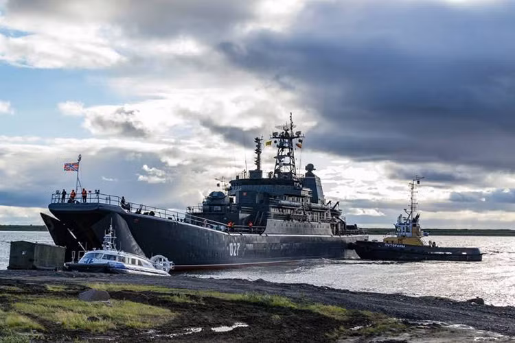 Các hoạt động diễn tập thực binh của đợt tập trận trên không chỉ diễn ra trên biển, trên mặt đất mà còn cả trên không, khi các đơn vị thuộc các binh chủng sẽ hiệp đồng tác chiến triển khai quân đồng thời trên khắp các vị trí diễn tập. Đóng vai trò trọng tâm trong các lực lượng này vẫn là lực lượng đổ bộ từ phía Biển. Nguồn ảnh: Denis S.