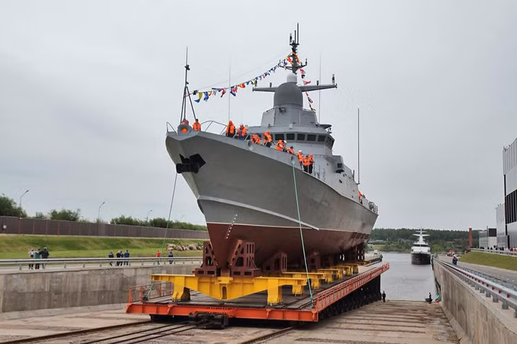 Dù vậy Karakurt vẫn có một thiếu sót khá lớn đó là nó không được trang bị vũ khí chống ngầm, do đó sức mạnh tổng hợp của Karakurt vẫn chưa thực sự toàn diện. Theo đó lớp tàu chiến này là sự bổ sung cuối cùng của Hải quân Nga trong việc tái xây dựng lại lực lượng hải quân nước xanh vốn đã rệu rã sau khi Liên Xô sụp đổ. Nguồn ảnh: bmpd.livejournal.