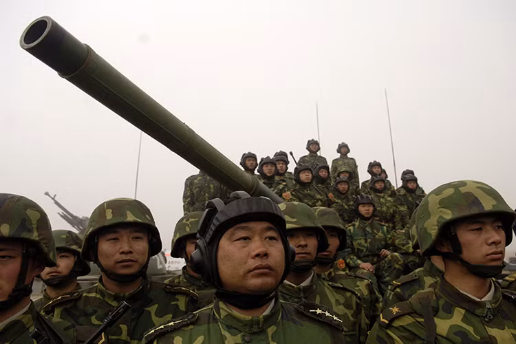 Trong giai đoạn từ đầu những năm 1960 cho đến khi kết thúc Chiến tranh Lạnh, Trung Quốc là quốc gia sử dụng lực lượng gián điệp nhiều nhất để thu về các bí mật hay công nghệ quân sự của các nước. Và với họ đó là cách duy nhất để có thể thu hẹp khoảng cách về công nghệ quân sự với các nước phương Tây mà cụ thể hơn là Nga và Mỹ. Nguồn ảnh: Us Department of Defense.