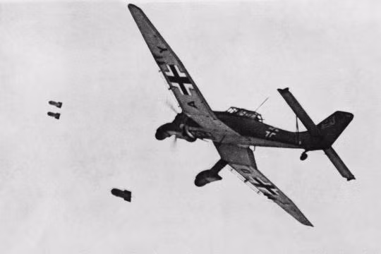 Phải đến khi khi chiến tranh giữa Liên Xô và Đức xảy ra vào năm 1941 thì Hans-Ulrich Rudel mới thực sự chứng tỏ được khả năng của mình khi ông đã liên tục lập những chiến công hiển hách trên đất Liên Xô. Nguồn ảnh: warthunder.com.