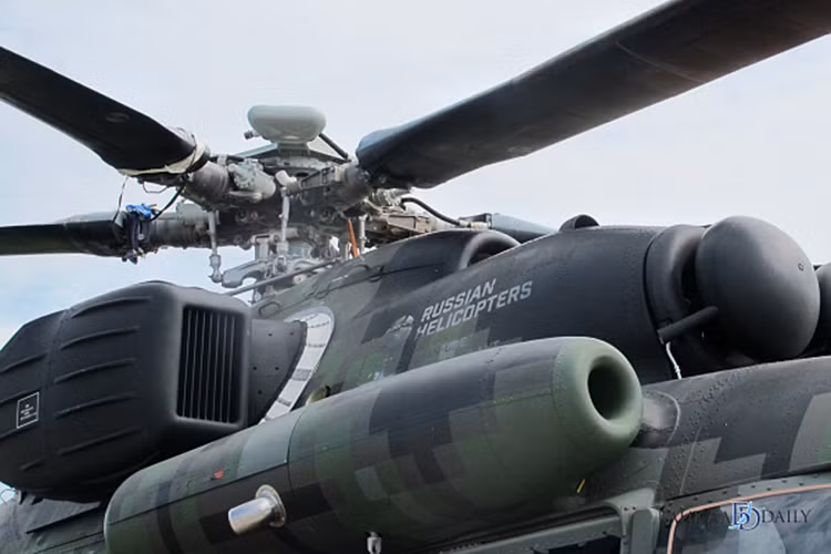 Mi-171Sh-VN được trang bị hệ thống động cơ và cánh quạt nâng đồng trục mới kèm với đó là cánh điều hướng đuôi 4 cánh thay vì ba như trên các biến thể trước đây, thay đổi này giúp nó có thể hoạt động ổn định hơn tác chiến trên không. Còn hệ thống động cơ cải tiến cho phép Mi-171Sh-VN có thể bay ở nhiều loại địa hình hay khí hậu khác nhau, tốc độ bay của nó cũng được cải thiện lên khoảng 280km/h với trọng tải cất cánh tối đa hơn 13 tấn. Nguồn ảnh: baikal-daily.