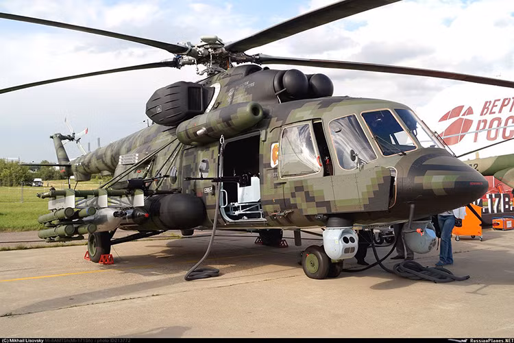 Theo đó các mẫu bay quân sự Nga dành cho xuất khẩu thường được đặt kí hiệu viết tắt theo tên quốc gia đặt mua, cho nên kí hiệu “VN” của Mi-171Sh-VN rất có khả năng là một biến thể dành riêng cho Việt Nam. Và theo tuyên bố của Russia Helicopters Mi-171Sh-VN là một biến thể dành cho các nhiệm vụ tác chiến đặc biệt hoặc chống khủng bố. Nguồn ảnh: blogspot.com.