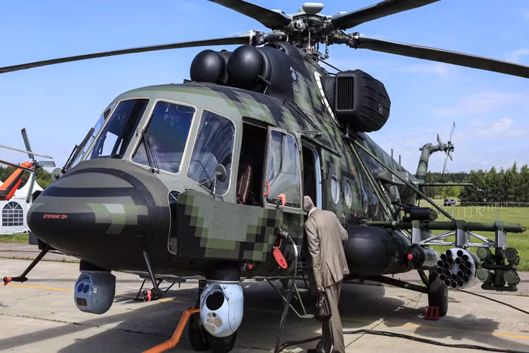 Quay lại Mi-171Sh-VN, nó có thiết kế cơ bản tương tự như các mẫu Mi-171 trước đó với một loạt thay đổi về cấu hình cũng như trang bị, nổi trội nhất vẫn là hệ thống vũ khí mà chiếc trực thăng này được đắp lên để trở thành trực thăng tấn công ở một phạm trù nhất định nào đó. Nguồn ảnh: defence.pk.