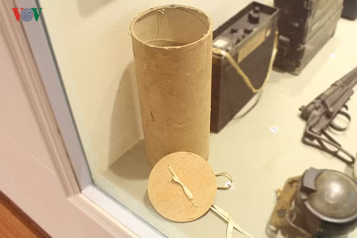 Ống phóng truyền đơn mà gián điệp, biệt kích Mỹ-ngụy sử dụng. Nguồn ảnh: VOV.