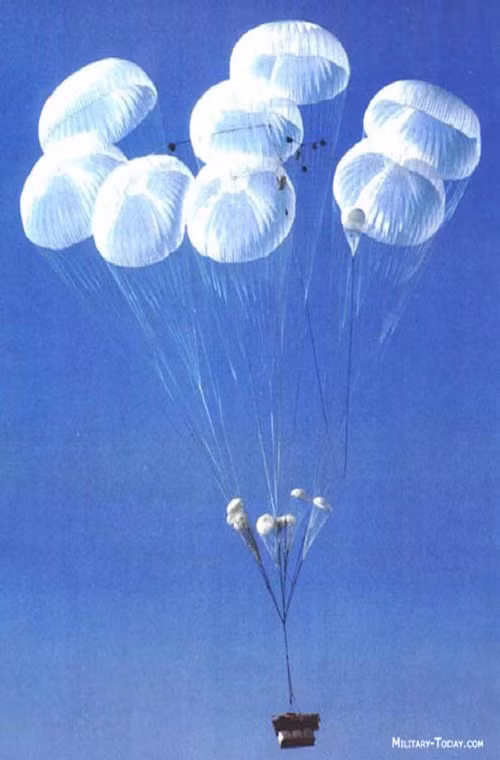 Với trọng lượng lên tới hơn 12 tấn, BMD-3 vẫn tỏ ra mình là một mẫu thiết giáp dù cơ động và hoàn toàn tương thích với IL-76. Chính sự thành công của BMD-3 đã thúc đẩy Nga hoàn thiện lực lượng thiết giáp dù của mình với BMD-4, biến thể mạnh nhất trong các dòng BMD. Nguồn ảnh: military-today.