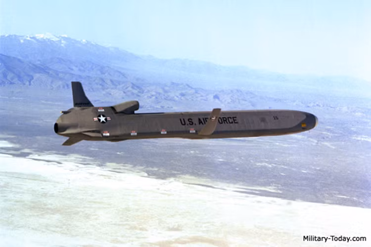 Ở một góc nhìn khác Korovin cũng cho rằng, việc Mỹ phát triển LRSO chỉ nhầm hiện đại hóa kho vũ khí hạt nhân của nước này vốn đã lỗi thời và được phát triển từ những năm 1970. Và họ chỉ đơn giản là muốn nâng cấp chúng hơn là chuẩn bị cho một cuộc chiến với Nga. Nguồn ảnh: defence.pk.