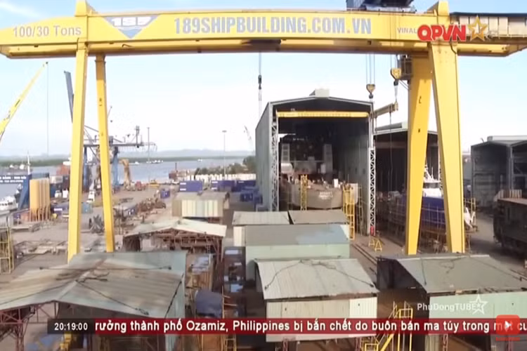 Với sự hỗ trợ của các chuyên gia kỹ thuật nước ngoài cụ thể là từ Tập đoàn hàng hải Damen, Hà Lan, nhà máy Z189 đã đóng mới thành công hai tàu cứu hộ tàu ngầm Basent và một tàu huấn luyện máy bay cho Hải quân Australia được bàn giao. Tất cả các tàu hải quân này đều là những lớp tàu có thiết kế phức tạp với hàm lượng kỹ thuật cao. Nguồn ảnh: QPVN.