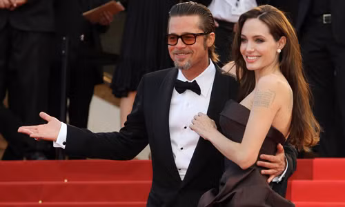 Có lẽ không phải nói gì nhiều về Angelina Jolie - người phụ nữ của Brad Pitt. Người đàn ông quyến rũ của năm 1995 và 2000 kết hôn với Jolie vào cuối năm 2014, sau gần 1 thập kỷ hẹn hò.