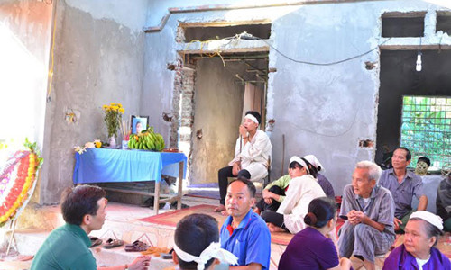 Cuong ghen, chong dung dao sat hai vo truoc ngay ly hon