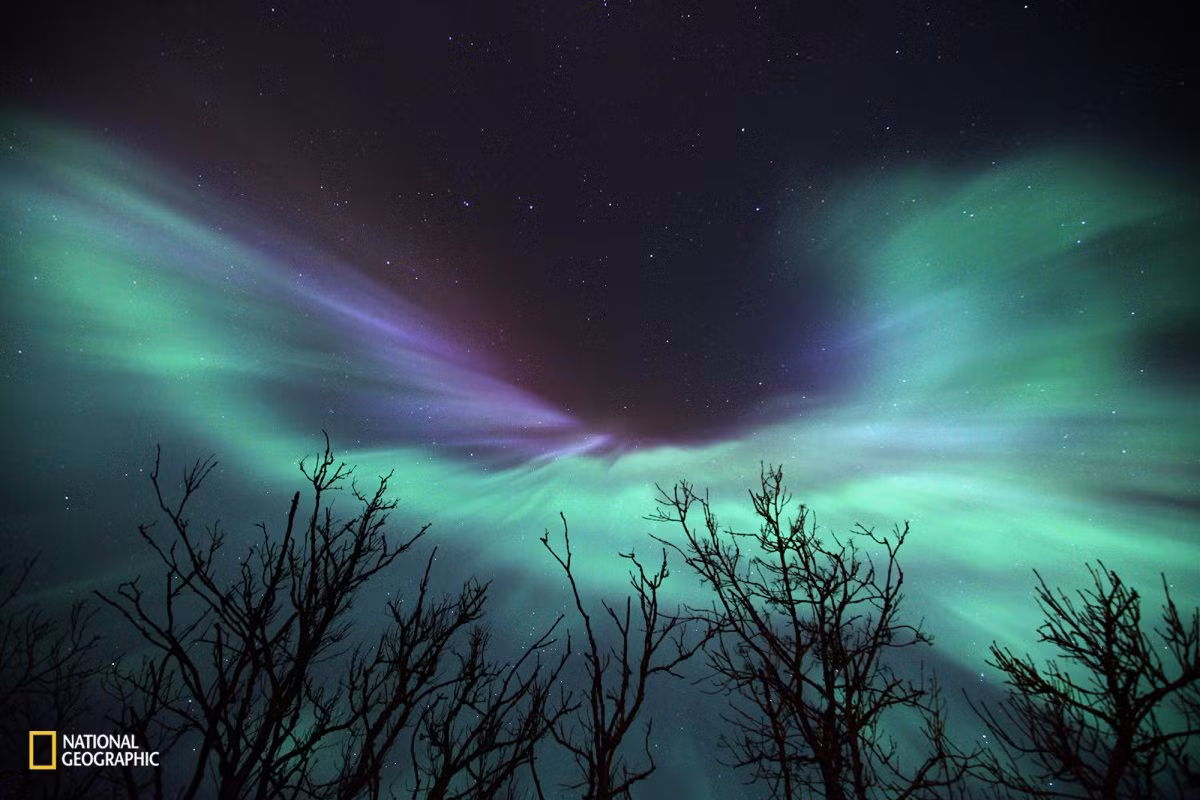 Ảnh đẹp chụp cảnh Bắc cực quang ở Karjaküla, Harjumaa, Estonia của tác giả Kristoffer Vaikla. Thời hạn nhận tác phẩm dự thi cuộc thi ảnh National Geographic 2015 là đến ngày 16/11.