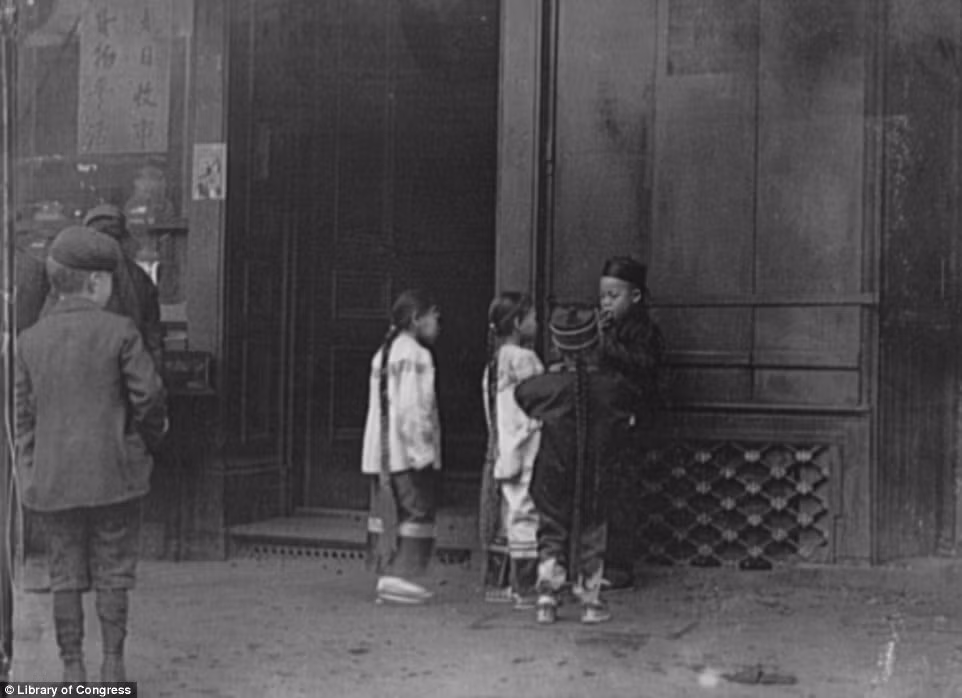 Từ năm 1839 - 1860, hàng ngàn người Trung Quốc đã đến Mỹ và bắt đầu cuộc sống mới tại miền đất hứa.