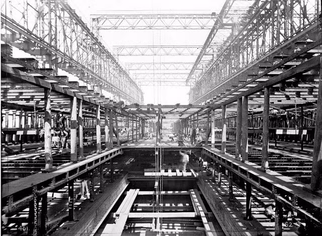 Công ty đóng tàu Harland and Wolff đã sử dụng 15.000 công nhân để đóng hai tàu Titanic và Olympic cùng lúc.