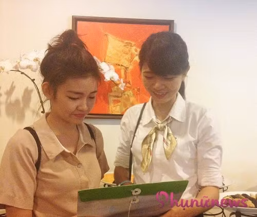 Không may mắn như Hùng, bạn Phùng Thị Thuý Hằng (21 tuổi) đến từ Hải Dương, phải dừng lại ở vòng 2 catwalk do bất ngờ, không chuẩn bị từ trước. Mặc dù số đo chiều cao, hình thể lý tưởng, nhưng phong thái catwalk của Hằng không đạt tiêu chuẩn. Cô bạn xinh đẹp chia sẻ : "Hơi buồn một chút nhưng đây là lần đầu tiên dự thi tiếp viên nên mình chưa chuẩn bị được đầy đủ. Rời khỏi cuộc thi mình có được khá nhiều kinh nghiệm quý giá, đặc biệt là sự tự tin khi giao tiếp".