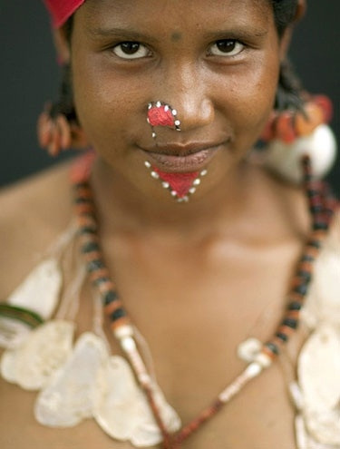 Một điểm đặc biệt khác ở đảo Trobriand đó là phụ nữ cũng nắm quyền quyết định trong việc ly hôn. Theo đó, khi muốn bỏ chồng, người phụ nữ chỉ cần xách đồ đạc và mang theo con rời khỏi nhà chồng.