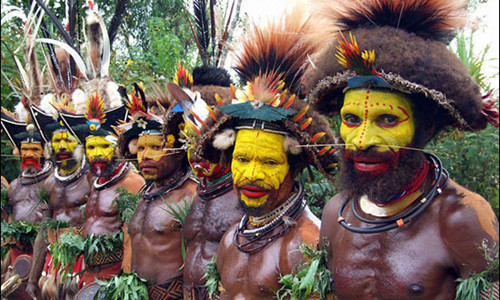 Thời điểm thu hoạch vụ mùa khoai mỡ thường là lúc phụ nữ trên đảo Trobriand tìm người yêu. Người dân nơi đây có tư tưởng khá cởi mở về đời sống tình dục và hôn nhân.