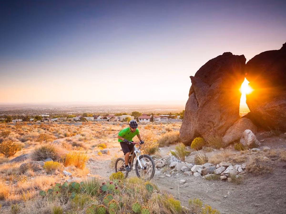 Những hẻm núi tuyệt đẹp, đồng bằng sa mạc rộng lớn, các thành phố cổ... là những nét hấp dẫn ở New Mexico.