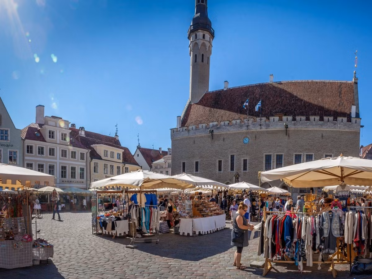 Đứng đầu danh sách 10 điểm đến du lịch có giá trị năm 2016 là Estonia. Bên cạnh thành phố lịch sử Tallinn được thành lập từ thế kỷ 13, Estonia còn nổi tiếng với những bãi biển đẹp, Công viên quốc gia Lahemaa...