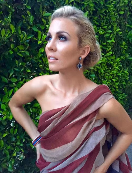 Hoa hau My bi “nem da” vi mac vay in quoc ky quet dat-Hinh-2