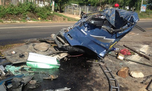 Hai xe tai dau dau vo nat, tai xe va phu xe tu nan-Hinh-2